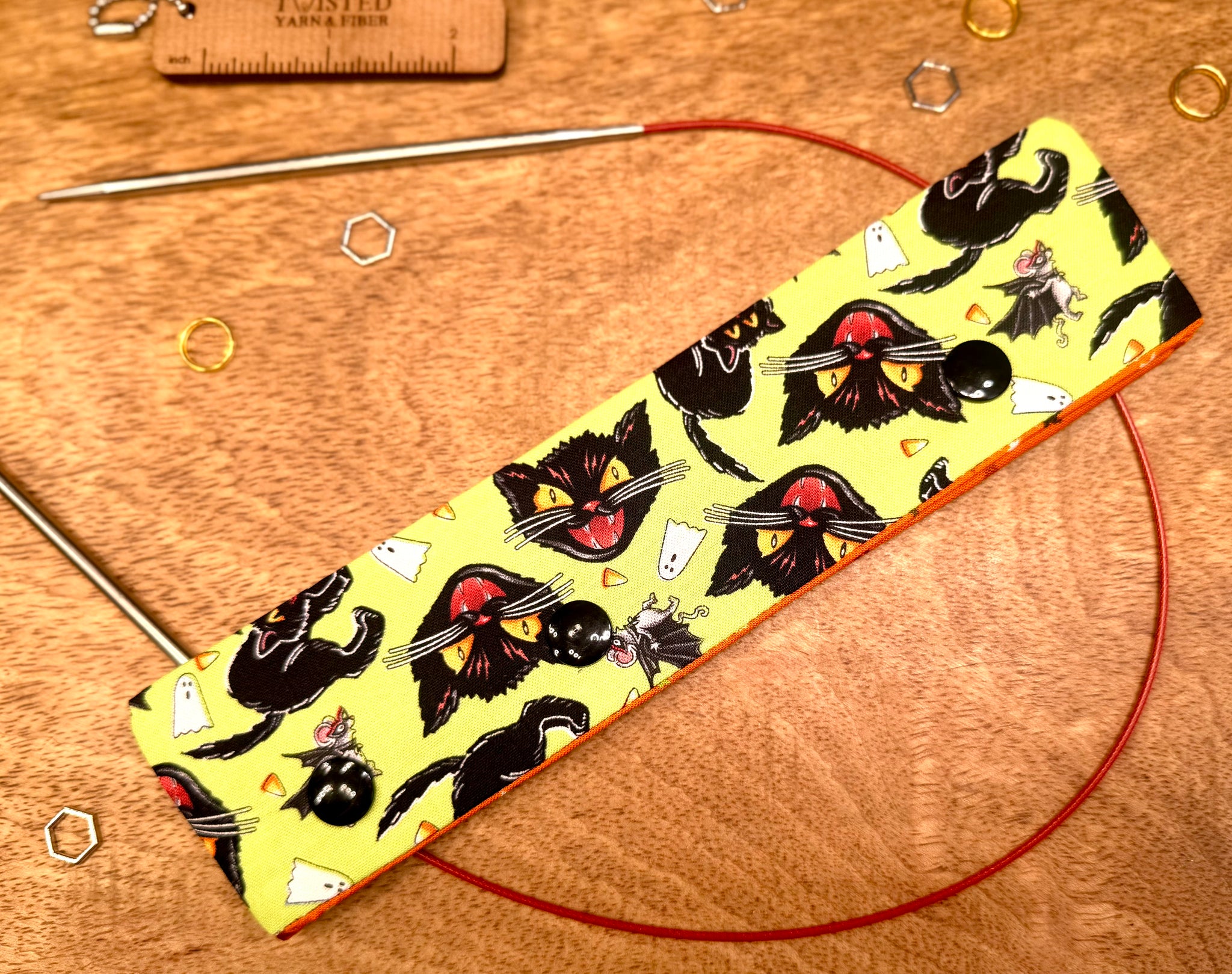Cat Needle Holder