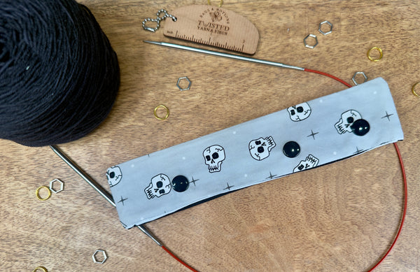 Skulls Needle Holder