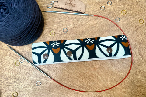 Geo Needle Holder
