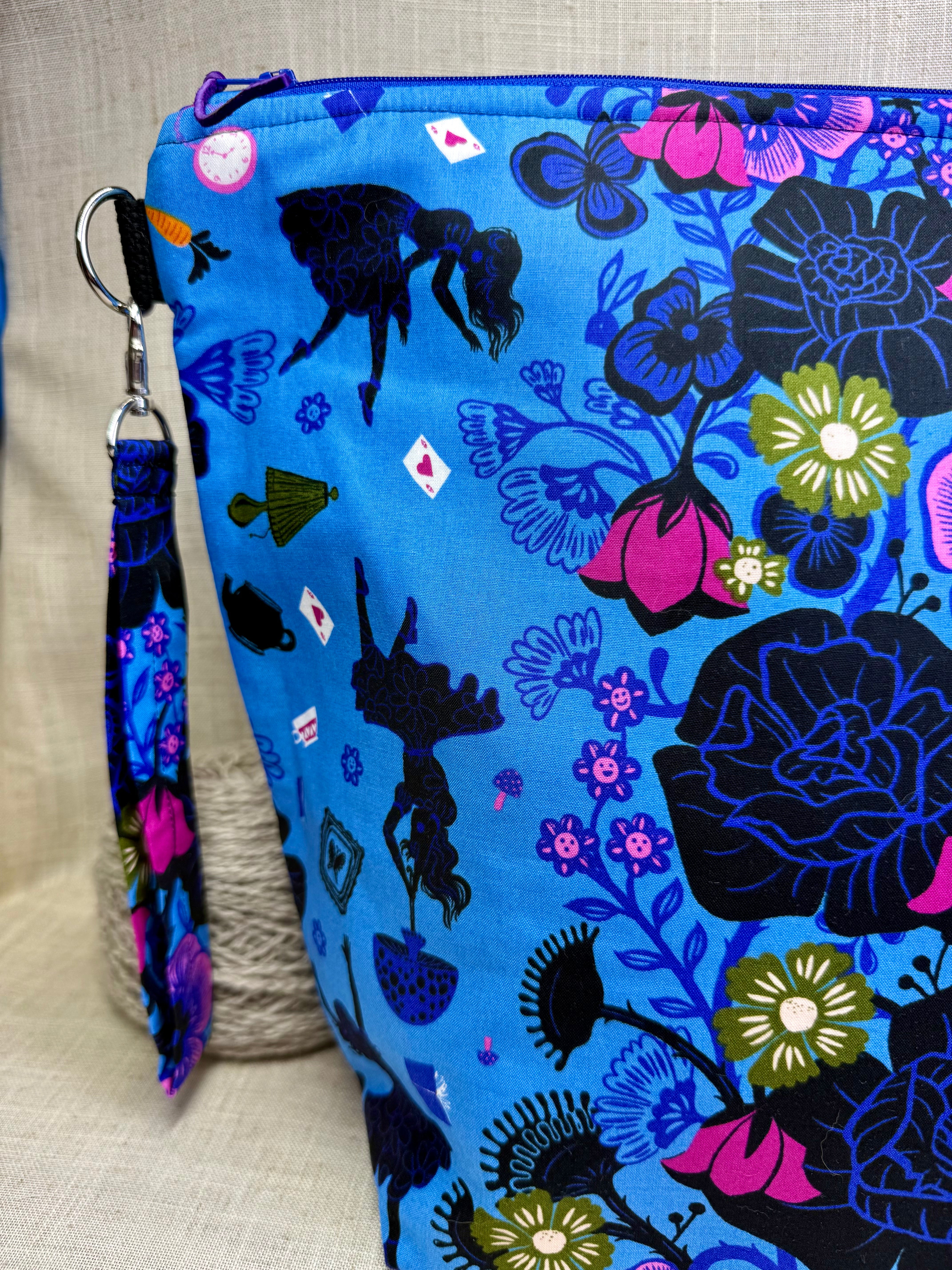 Wonderland Zipper Shweater Bag