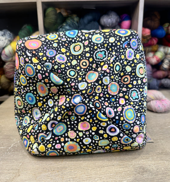 Dots Yarn Tote (black)