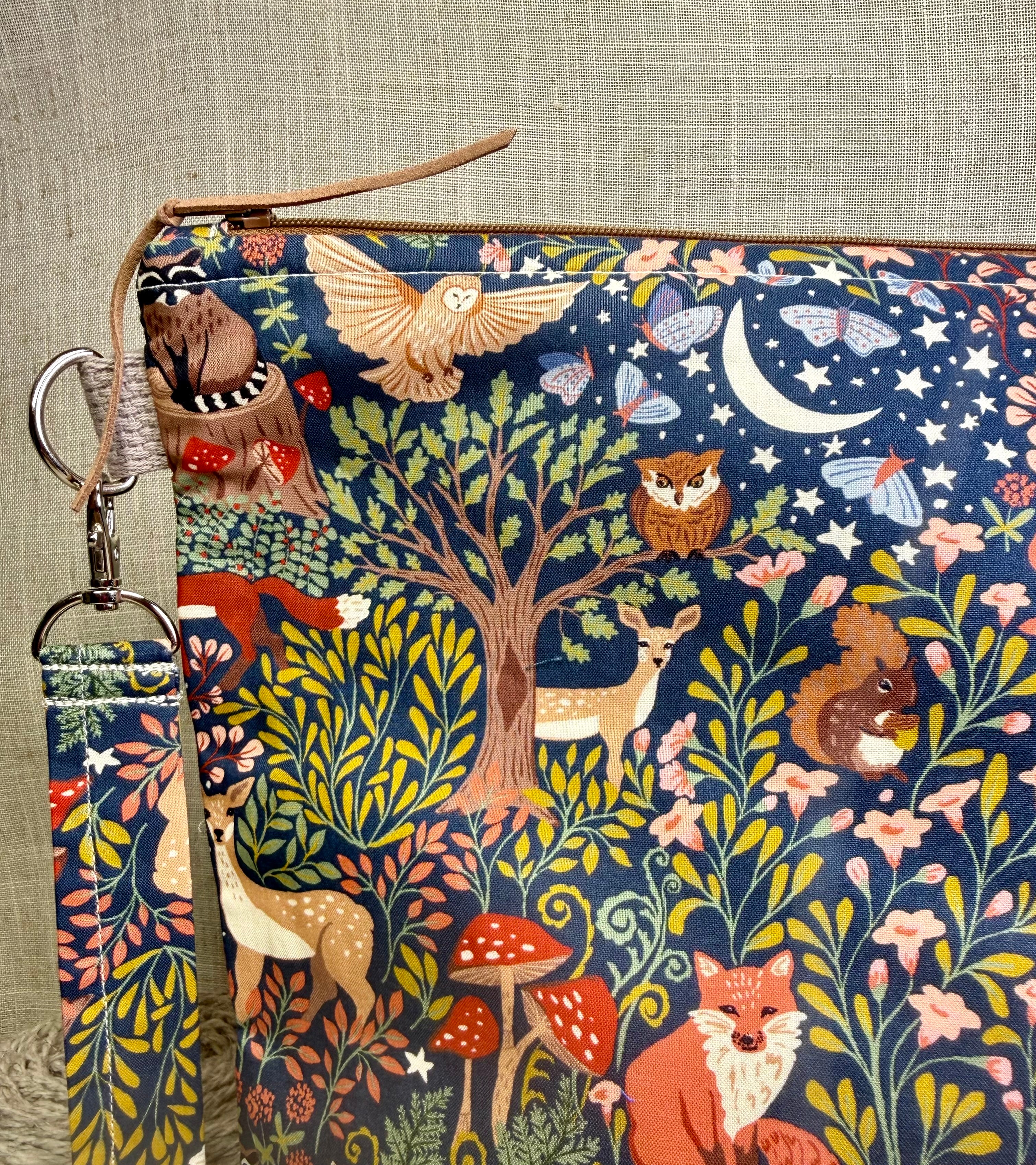 Woodlands Zipper Bucket Bag