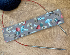 Mocha Mushroom Needle Holder