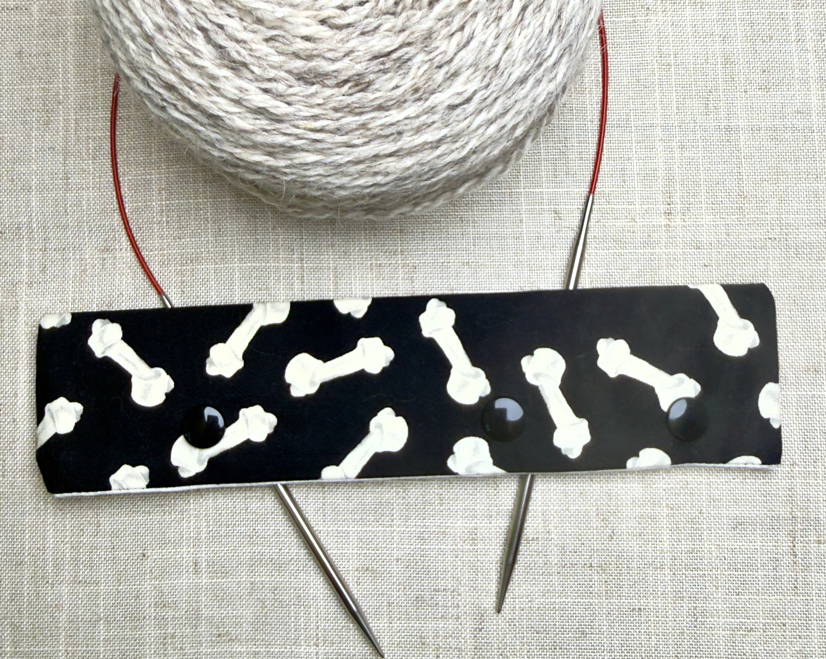 Dog Bones Needle Holder